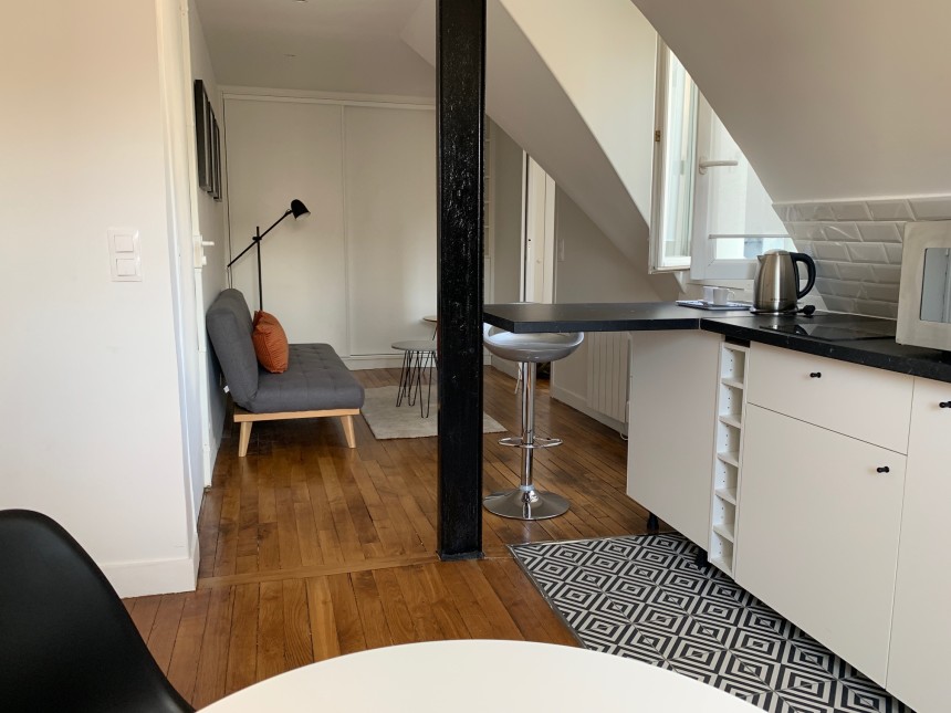 MEUBLÉ – 1 chambre – Paris 17e – Pereire – rue Prony – 33 m2 au sol – 7e et dernier étage avec ascenseur  – Loyer charges comprises : 1.350 €