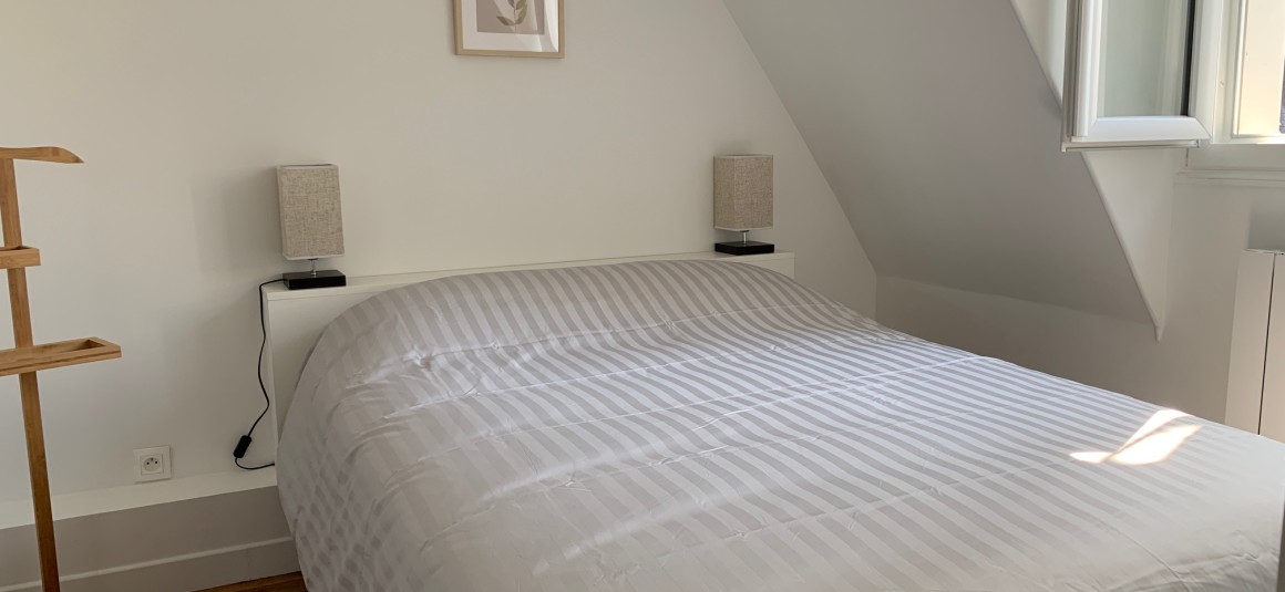 MEUBLÉ – 1 chambre – Paris 17e – Pereire – rue Prony – 33 m2 au sol – 7e et dernier étage avec ascenseur  – Loyer charges comprises : 1.350 €
