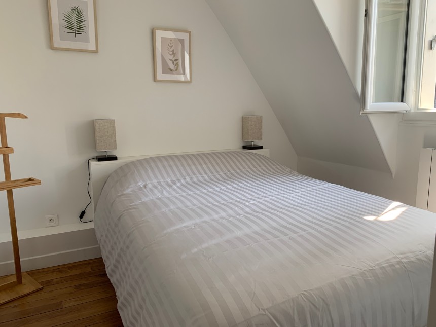 MEUBLÉ – 1 chambre – Paris 17e – Pereire – rue Prony – 33 m2 au sol – 7e et dernier étage avec ascenseur  – Loyer charges comprises : 1.350 €