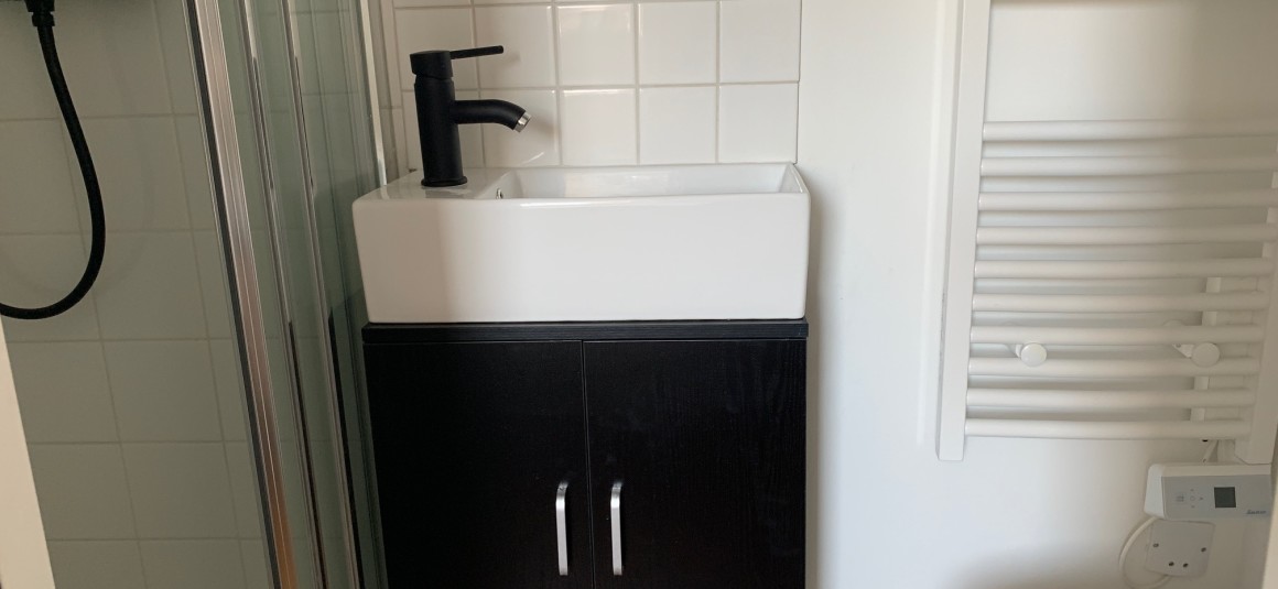 MEUBLÉ – 1 chambre – Paris 17e – Pereire – rue Prony – 33 m2 au sol – 7e et dernier étage avec ascenseur  – Loyer charges comprises : 1.350 €