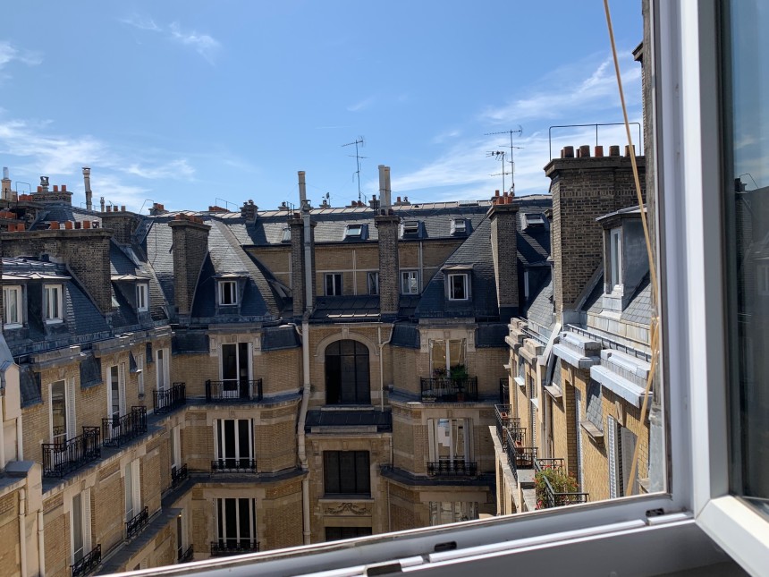 MEUBLÉ – 1 chambre – Paris 17e – Pereire – rue Prony – 33 m2 au sol – 7e et dernier étage avec ascenseur  – Loyer charges comprises : 1.350 €