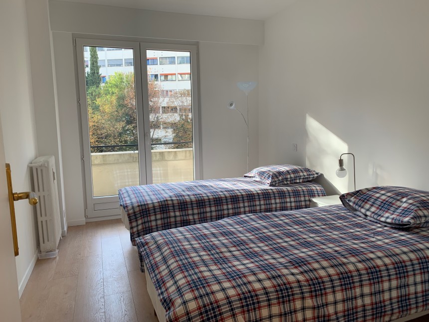 MEUBLÉ – Refait neuf – 2 chambres – 95 m2 + Balcon terrasse 20 m2 – Paris 16e – Bld Flandrin – Loyer cc : 4.291 euros (poss. parking en sus)