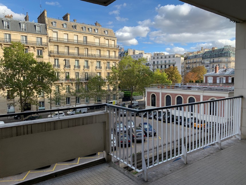 MEUBLÉ – Refait neuf – 2 chambres – 95 m2 + Balcon terrasse 20 m2 – Paris 16e – Bld Flandrin – Loyer cc : 4.291 euros (poss. parking en sus)