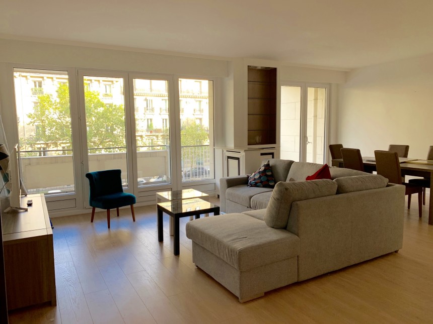 MEUBLÉ – Refait neuf – 2 chambres – 95 m2 + Balcon terrasse 20 m2 – Paris 16e – Bld Flandrin – Loyer cc : 4.291 euros (poss. parking en sus)