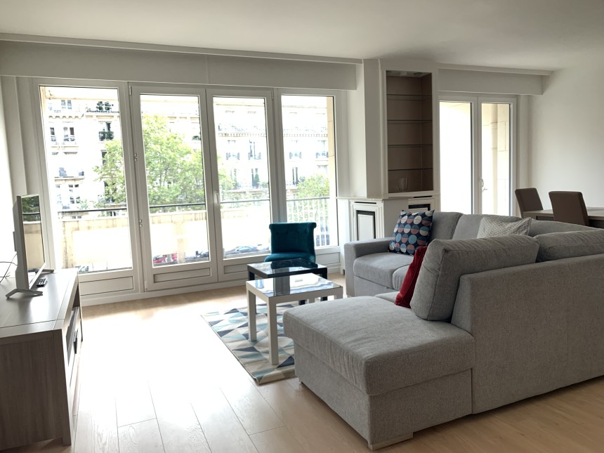 MEUBLÉ – Refait neuf – 2 chambres – 95 m2 + Balcon terrasse 20 m2 – Paris 16e – Bld Flandrin – Loyer cc : 4.291 euros (poss. parking en sus)