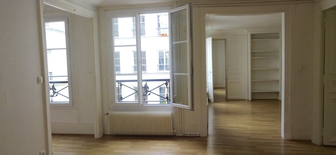 VIDE – 2 chambres – Paris 9ème – Square Montholon – 85 m2 – 4ème étage avec ascenseur – Loyer charges comprises : 2.457 euros