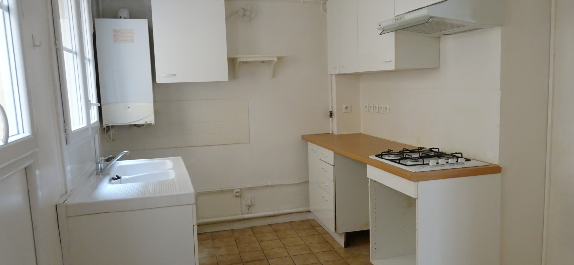 VIDE – 2 chambres – Paris 9ème – Square Montholon – 85 m2 – 4ème étage avec ascenseur – Loyer charges comprises : 2.457 euros