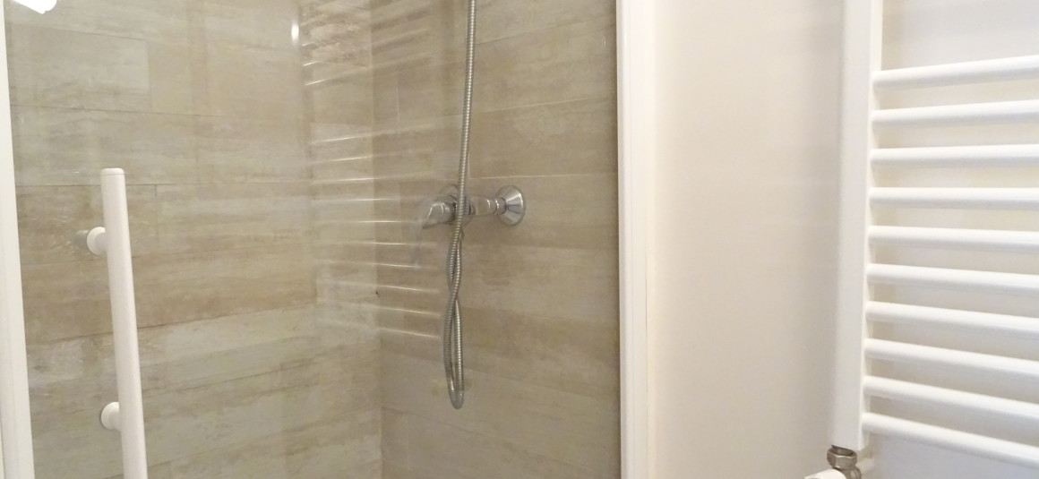 VIDE – 2 chambres – Paris 9ème – Square Montholon – 85 m2 – 4ème étage avec ascenseur – Loyer charges comprises : 2.457 euros