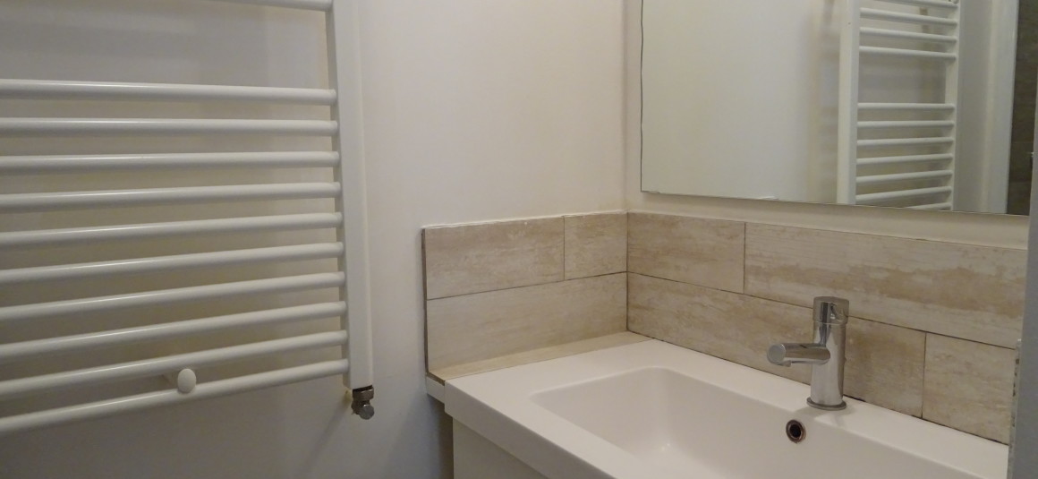 VIDE – 2 chambres – Paris 9ème – Square Montholon – 85 m2 – 4ème étage avec ascenseur – Loyer charges comprises : 2.457 euros