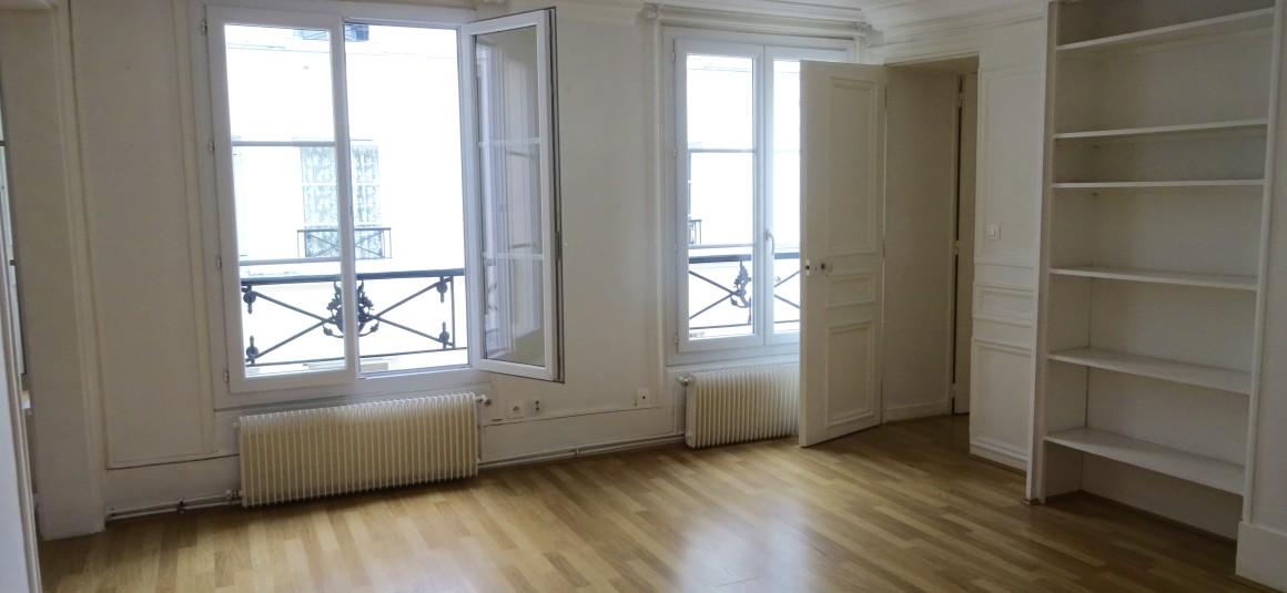 VIDE – 2 chambres – Paris 9ème – Square Montholon – 85 m2 – 4ème étage avec ascenseur – Loyer charges comprises : 2.457 euros