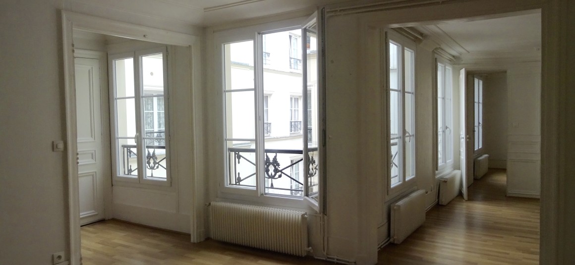 VIDE – 2 chambres – Paris 9ème – Square Montholon – 85 m2 – 4ème étage avec ascenseur – Loyer charges comprises : 2.457 euros