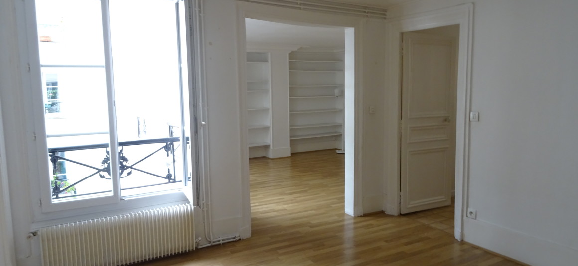 VIDE – 2 chambres – Paris 9ème – Square Montholon – 85 m2 – 4ème étage avec ascenseur – Loyer charges comprises : 2.457 euros