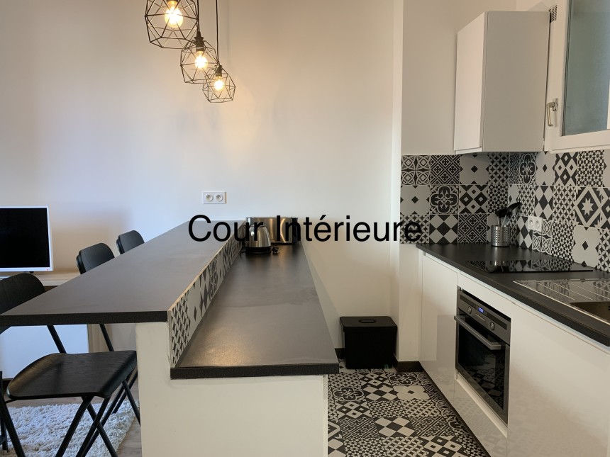 MEUBLÉ – 1 chambre – 31 m2 – Paris 17ème – Rue Débarcadère – 3ème étage ascenseur – Loyer charges comprises : 1.500 euros