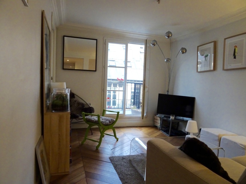 VIDE – 1 chambre – 39 m2 + Terrasse plein ciel de 15 m2 – Paris 9ème – Square Montholon – 5ème étage avec ascenseur + Terrasse de 15 m2 – 5ème étage avec ascenseur – Loyer charges comprises : 1.440 euros