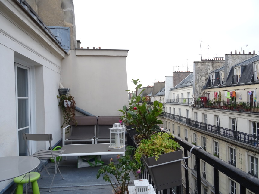 VIDE – 1 chambre – 39 m2 + Terrasse plein ciel de 15 m2 – Paris 9ème – Square Montholon – 5ème étage avec ascenseur + Terrasse de 15 m2 – 5ème étage avec ascenseur – Loyer charges comprises : 1.440 euros