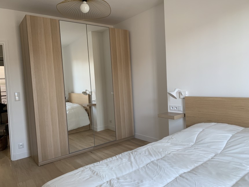 MEUBLÉ – 1 ch – Neuilly / limite Paris 17e Porte Maillot – Rue Midi – 36 m2 – 4e sans asc – Loyer cc : 1.500 euros