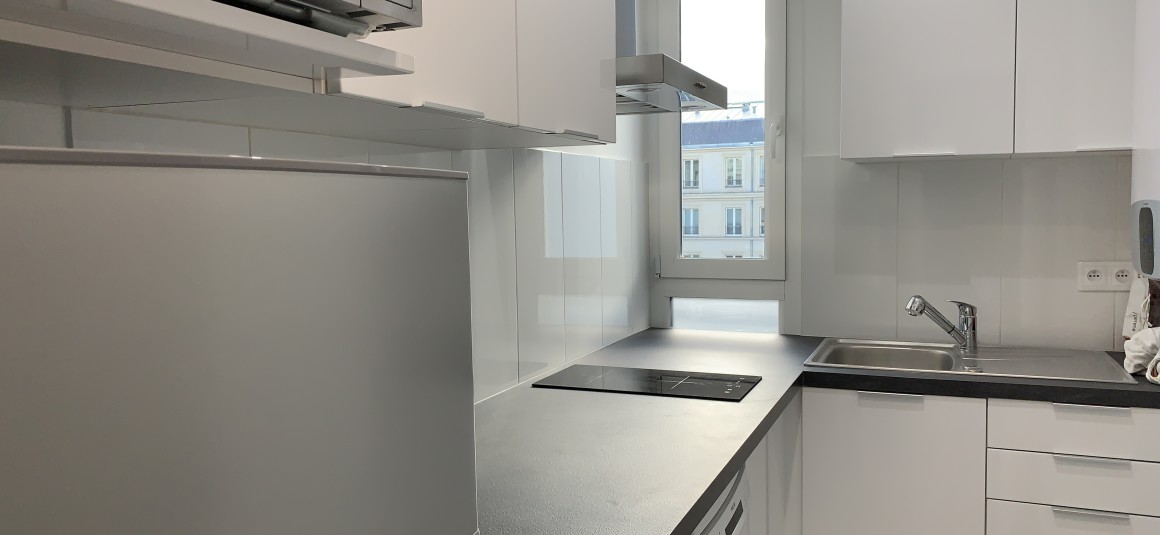 MEUBLÉ – 1 ch – Neuilly / limite Paris 17e Porte Maillot – Rue Midi – 36 m2 – 4e sans asc – Loyer cc : 1.500 euros
