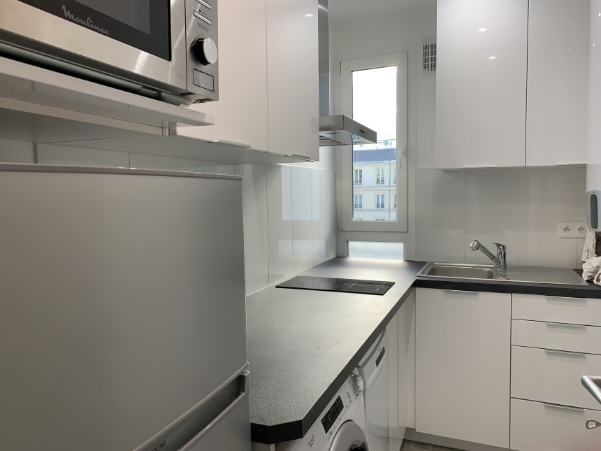 MEUBLÉ – 1 ch – Neuilly / limite Paris 17e Porte Maillot – Rue Midi – 36 m2 – 4e sans asc – Loyer cc : 1.500 euros