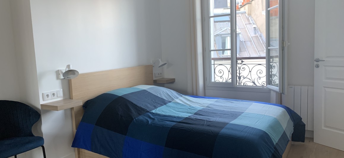 MEUBLÉ – 1 ch – Neuilly / limite Paris 17e Porte Maillot – Rue Midi – 36 m2 – 4e sans asc – Loyer cc : 1.500 euros