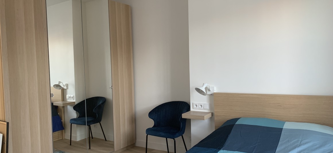 MEUBLÉ – 1 ch – Neuilly / limite Paris 17e Porte Maillot – Rue Midi – 36 m2 – 4e sans asc – Loyer cc : 1.500 euros