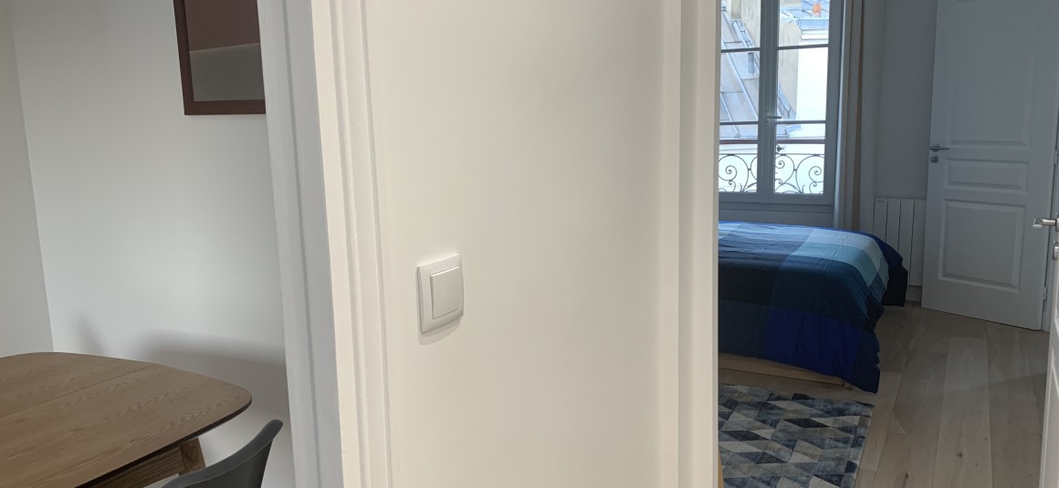 MEUBLÉ – 1 ch – Neuilly / limite Paris 17e Porte Maillot – Rue Midi – 36 m2 – 4e sans asc – Loyer cc : 1.500 euros