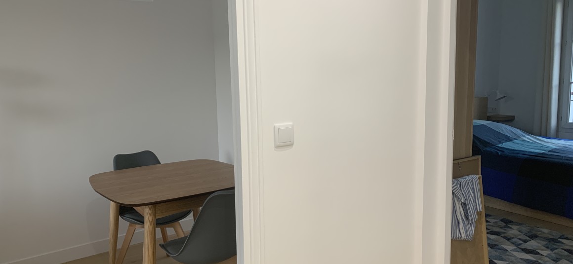 MEUBLÉ – 1 ch – Neuilly / limite Paris 17e Porte Maillot – Rue Midi – 36 m2 – 4e sans asc – Loyer cc : 1.500 euros