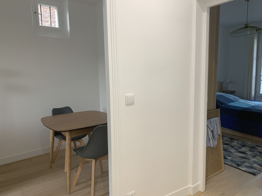 MEUBLÉ – 1 ch – Neuilly / limite Paris 17e Porte Maillot – Rue Midi – 36 m2 – 4e sans asc – Loyer cc : 1.500 euros