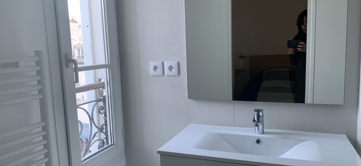 MEUBLÉ – 1 ch – Neuilly / limite Paris 17e Porte Maillot – Rue Midi – 36 m2 – 4e sans asc – Loyer cc : 1.500 euros