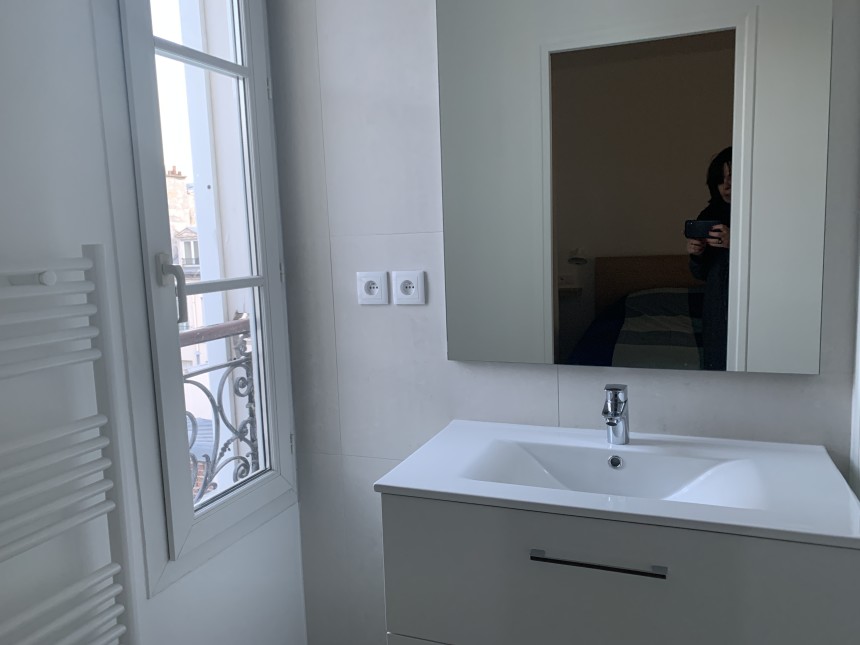 MEUBLÉ – 1 ch – Neuilly / limite Paris 17e Porte Maillot – Rue Midi – 36 m2 – 4e sans asc – Loyer cc : 1.500 euros