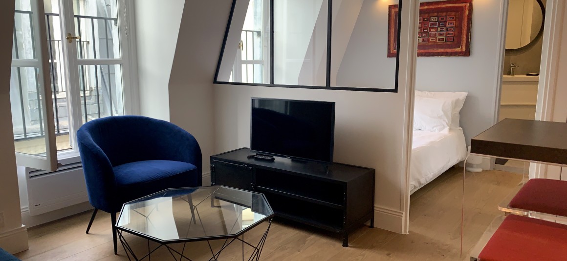 MEUBLÉ – 1 ch – 25 m2 – Paris 8e – Bld Haussmann – REFAIT NEUF – Loyer cc : 1.400 €