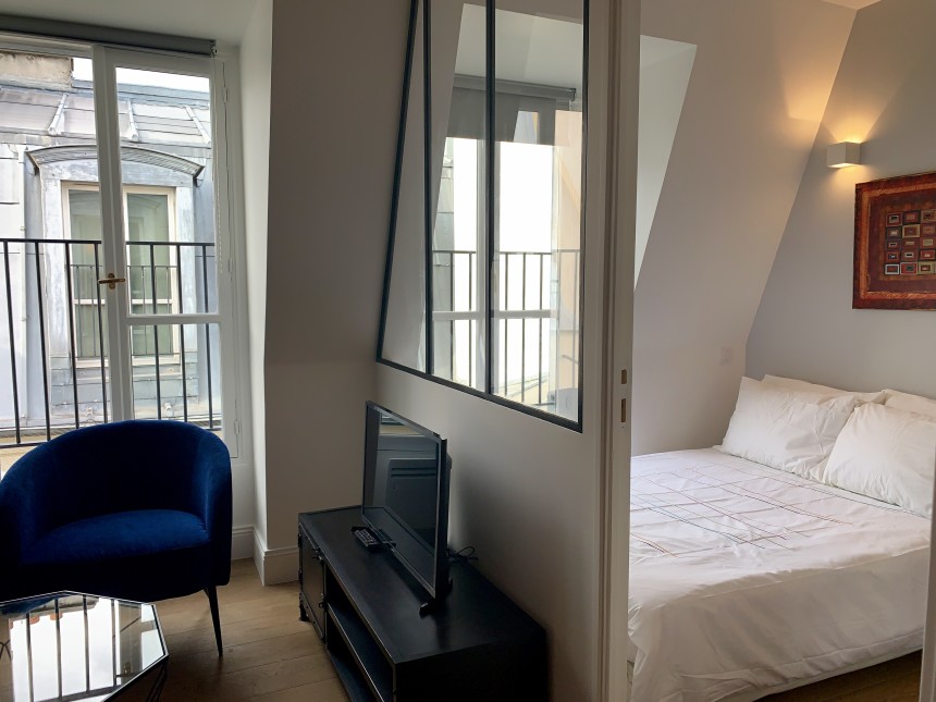 MEUBLÉ – 1 ch – 25 m2 – Paris 8e – Bld Haussmann – REFAIT NEUF – Loyer cc : 1.400 €