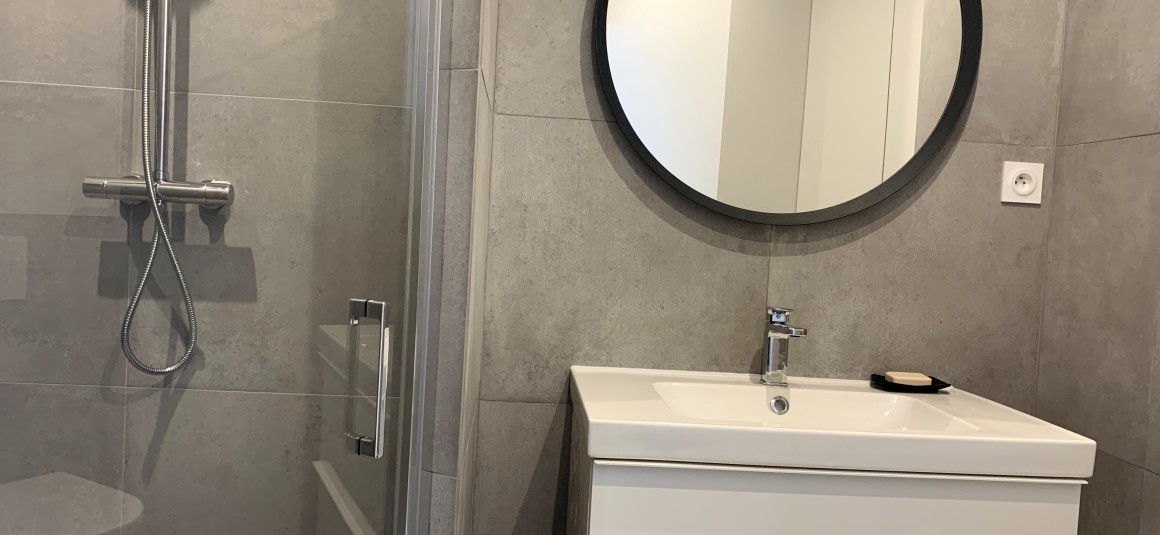 MEUBLÉ – 1 ch – 25 m2 – Paris 8e – Bld Haussmann – REFAIT NEUF – Loyer cc : 1.400 €