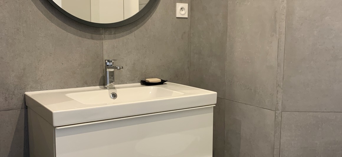 MEUBLÉ – 1 ch – 25 m2 – Paris 8e – Bld Haussmann – REFAIT NEUF – Loyer cc : 1.400 €