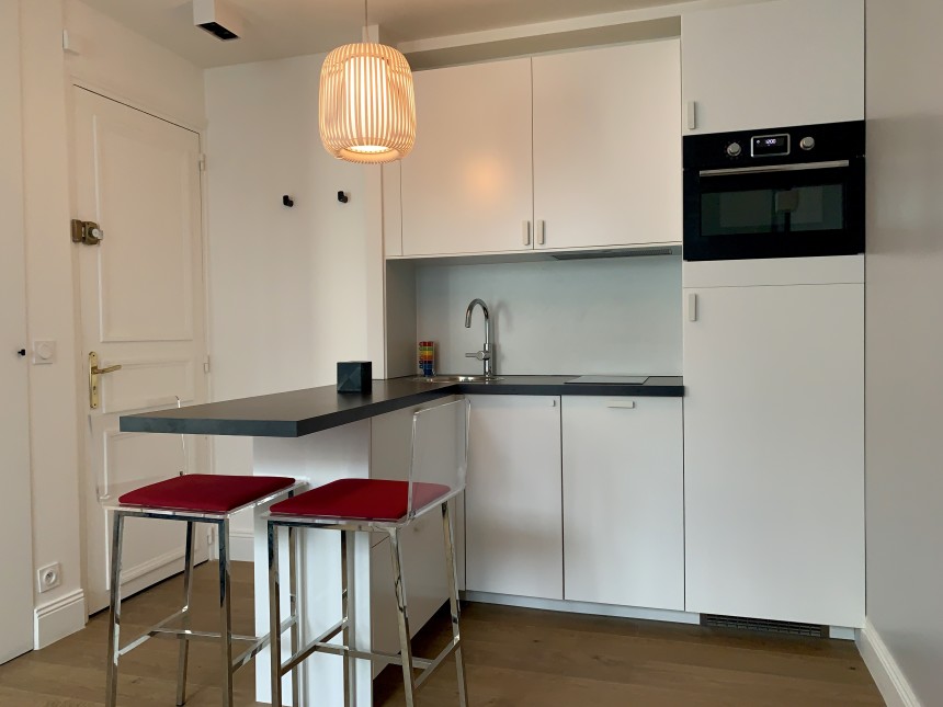 MEUBLÉ – 1 ch – 25 m2 – Paris 8e – Bld Haussmann – REFAIT NEUF – Loyer cc : 1.400 €