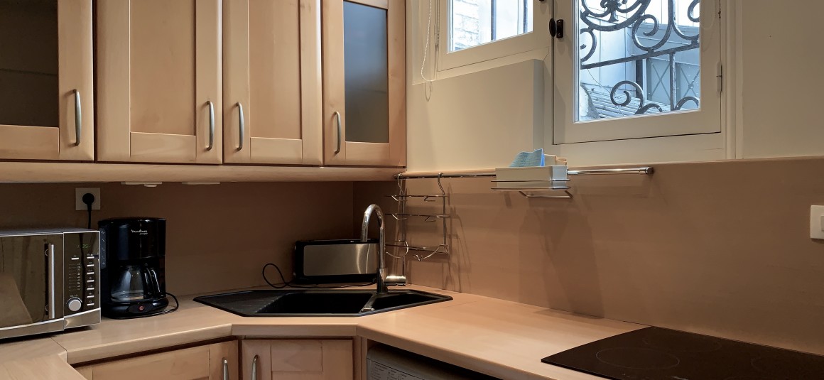 MEUBLÉ – 1 ch + bureau – 37 m2 – Paris 16e – Rue de la Pompe – Loyer cc : 1.550 €