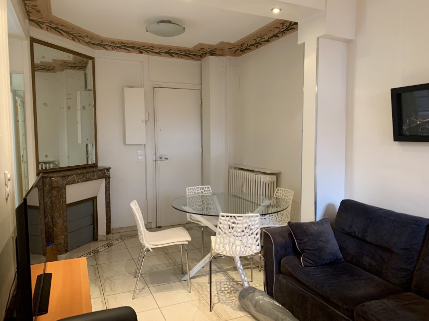 MEUBLÉ – 1 ch + bureau – 37 m2 – Paris 16e – Rue de la Pompe – Loyer cc : 1.550 €