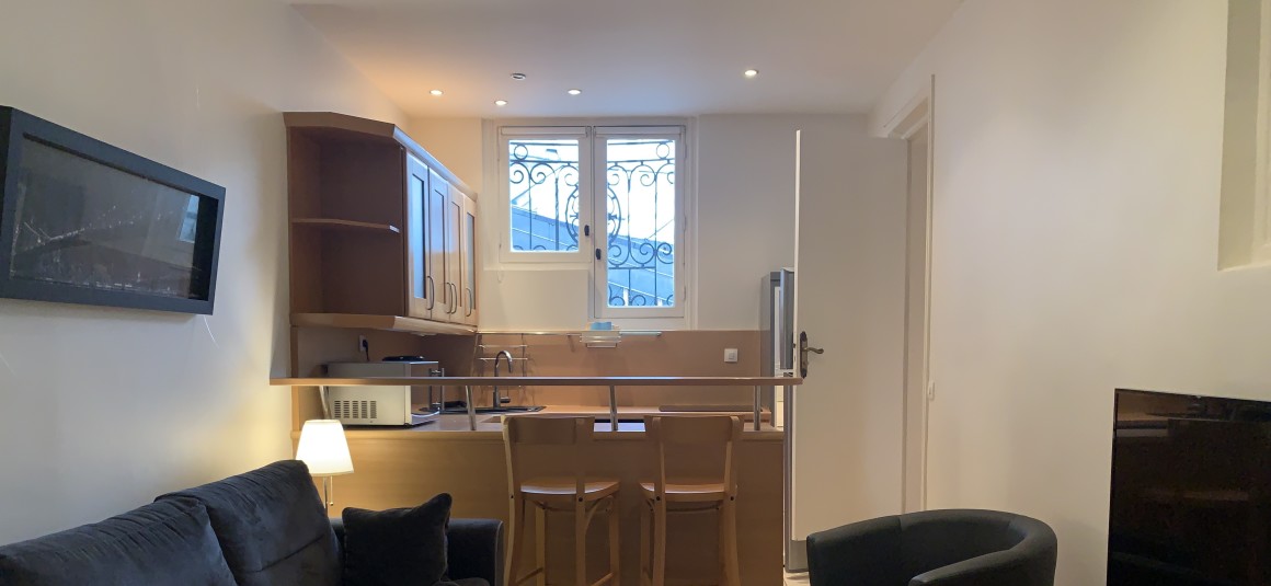 MEUBLÉ – 1 ch + bureau – 37 m2 – Paris 16e – Rue de la Pompe – Loyer cc : 1.550 €