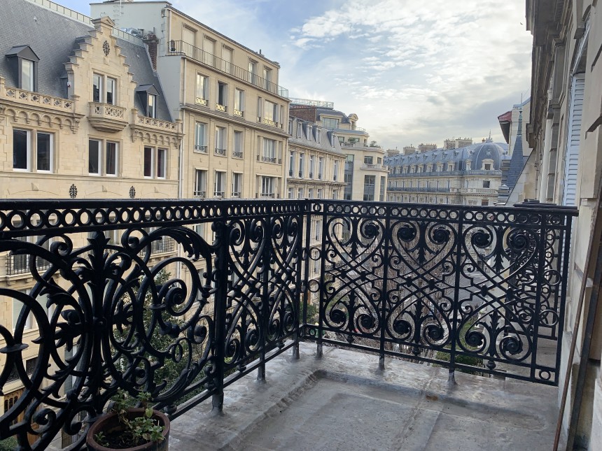 VIDE – Paris 8e (limite 17e) – Duplex 4 ch + Balcon Terrasse de 6m2 –  Parc Monceau – Rue Lisbonne – 200 m2 + Balcon 6 m2 – Loyer cc : 5.950 €