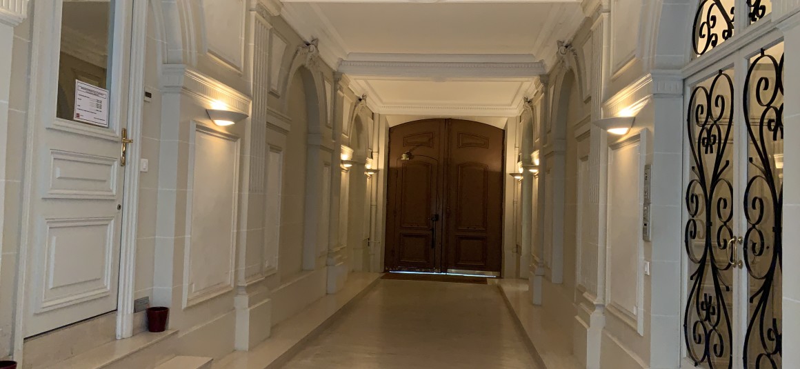 VIDE – Paris 8e (limite 17e) – Duplex 4 ch + Balcon Terrasse de 6m2 –  Parc Monceau – Rue Lisbonne – 200 m2 + Balcon 6 m2 – Loyer cc : 5.950 €