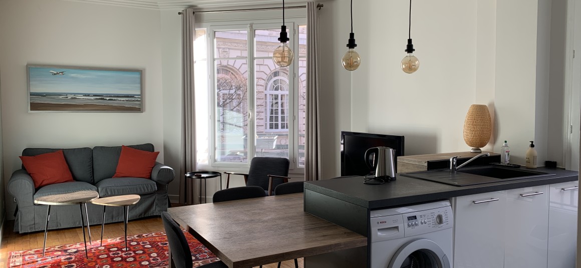 MEUBLÉ – 2 chambres – 67 m2 – Levallois Perret (92) – Mairie Levallois – Rue Hoche – Loyer charges comprises : 2.200 €