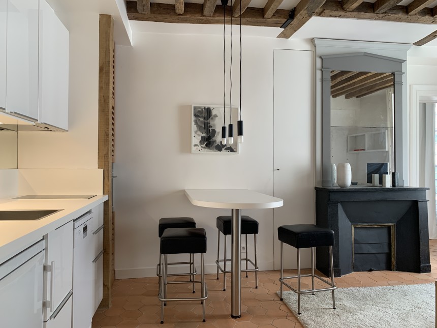 MEUBLÉ – 1 chambre – Paris 7ème – 40 m2 – Rue Saint Dominique / Tour Maubourg – 3ème étage avec ascenseur – Loyer charges comprises : 2.050 €