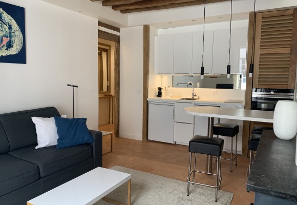 MEUBLÉ – 1 chambre – Paris 7ème – 40 m2 – Rue Saint Dominique / Tour Maubourg – 3ème étage avec ascenseur – Loyer charges comprises : 2.050 €