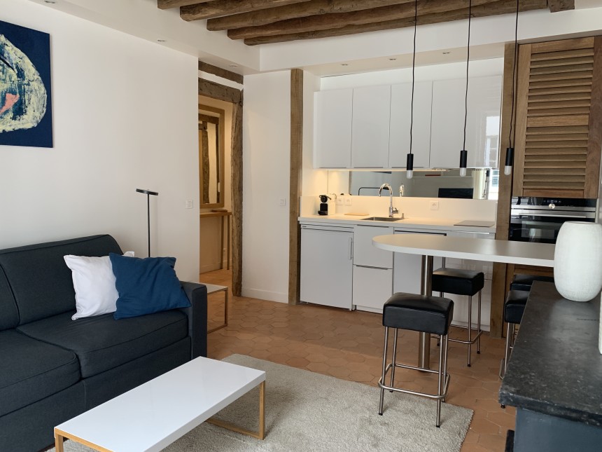 MEUBLÉ – 1 chambre – Paris 7ème – 40 m2 – Rue Saint Dominique / Tour Maubourg – 3ème étage avec ascenseur – Loyer charges comprises : 2.050 €