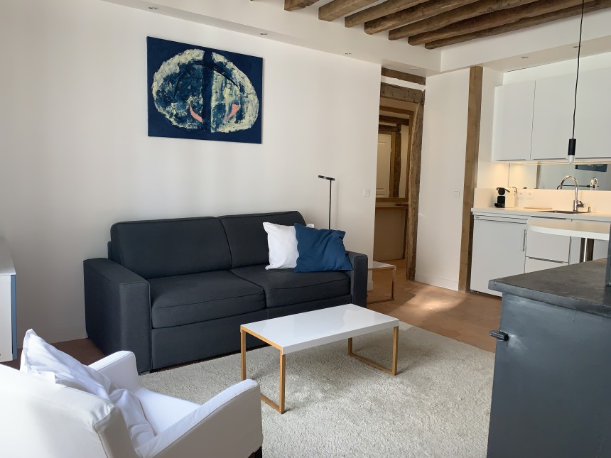 MEUBLÉ – 1 chambre – Paris 7ème – 40 m2 – Rue Saint Dominique / Tour Maubourg – 3ème étage avec ascenseur – Loyer charges comprises : 2.050 €