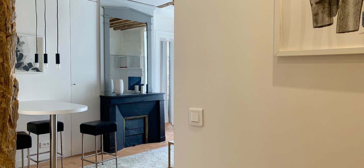 MEUBLÉ – 1 chambre – Paris 7ème – 40 m2 – Rue Saint Dominique / Tour Maubourg – 3ème étage avec ascenseur – Loyer charges comprises : 2.050 €