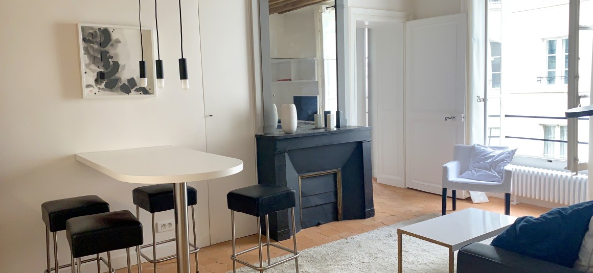 MEUBLÉ – 1 chambre – Paris 7ème – 40 m2 – Rue Saint Dominique / Tour Maubourg – 3ème étage avec ascenseur – Loyer charges comprises : 2.050 €