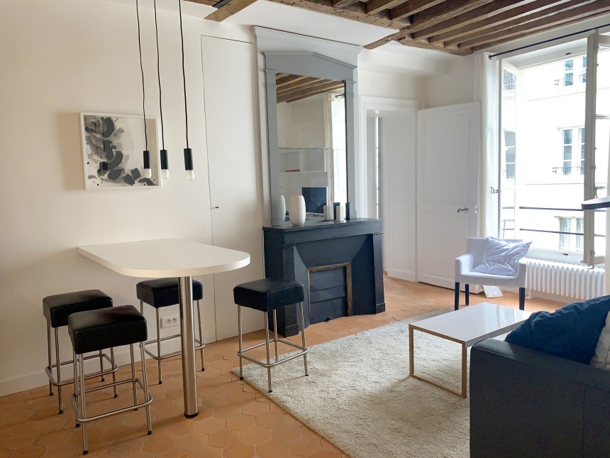 MEUBLÉ – 1 chambre – Paris 7ème – 40 m2 – Rue Saint Dominique / Tour Maubourg – 3ème étage avec ascenseur – Loyer charges comprises : 2.050 €