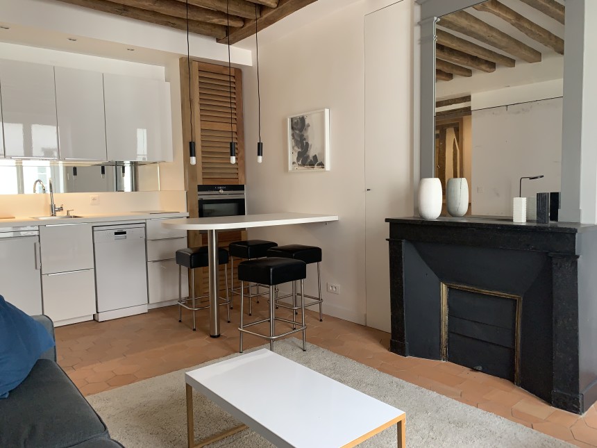 MEUBLÉ – 1 chambre – Paris 7ème – 40 m2 – Rue Saint Dominique / Tour Maubourg – 3ème étage avec ascenseur – Loyer charges comprises : 2.050 €