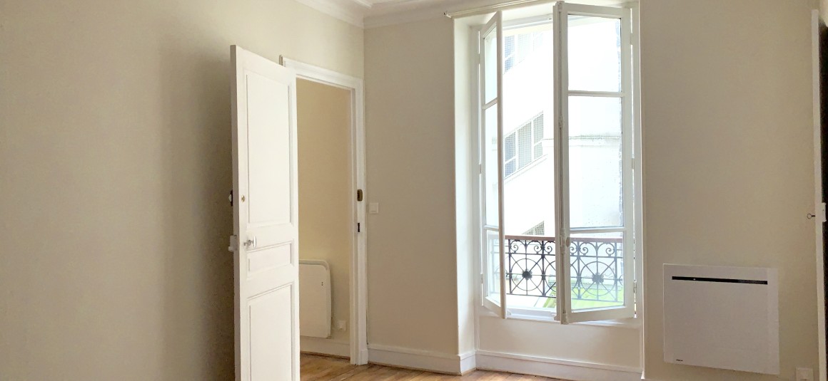 VIDE – 1 ch – Paris 17e – Porte de Clichy – 35 m2 – 1er étage asc – Loyer cc : 1.050 €