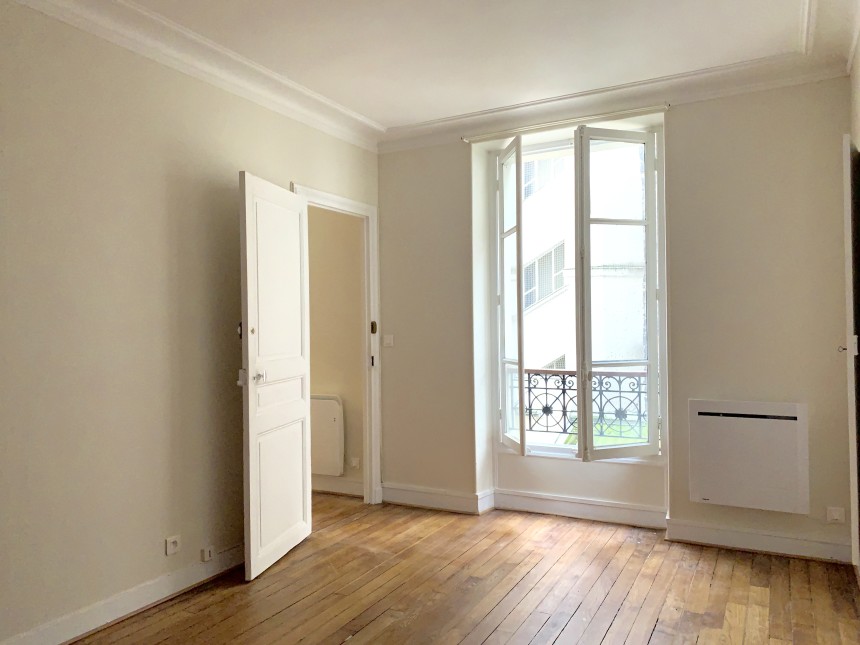 VIDE – 1 ch – Paris 17e – Porte de Clichy – 35 m2 – 1er étage asc – Loyer cc : 1.050 €